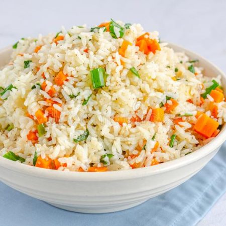 chinese-vegetable-fried-rice-close-up-photo-chinese-vegetable-fried-rice-bowl-white-background-close-up